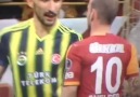 Sneijder, önüne geleni tokatlıyor :)