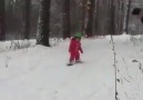 Snowboard yapan bebiş..!!