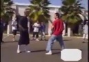 Sokak kavgasında kung fu denemesi
