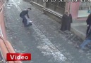 Sokak ortasında karısını bıçakladı