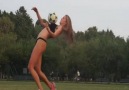 Süpermodel Astrid'den futbol şov