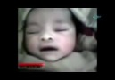 Suriye'de doğan bebeğin ilk sözcüğü 'Allah' oldu...