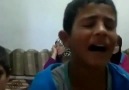 Suriyeli Çocuk Şehid Olan Kız Kardeşinin Başında Ağlayarak Mar...