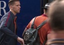 Szczesny turns thief!