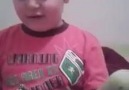 Tab 3 tanıtımı yapan çocuğu taklit eden çocuk :D