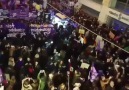 Taksim İstiklal Caddesinde onbinlerce kadın yürüyor sloganı atılıyor.