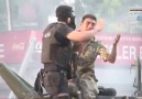 Tanktaki askeri linçten kurtaran kahraman polis