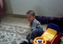 Televizyon karşısında uyuyan evlat