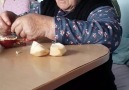 Teyzem sana baktikca annemi görüyom