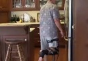 This crutch lets you walk hands-free.