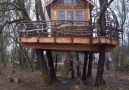 Time Lapse of Building a Treehouse Credit Barefoot builders