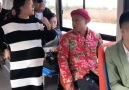 Toplu taşıma araçlarında bayanlara yer verelim Video mizah amaçlıdır