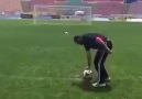 Topun etrafında 13 kez döndükten sonra gol atmaya çalışmak...