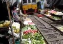 Tren yolu üzerine kurulan pazar