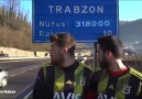 Tribün Haber - Trabzon tabelasının önünde video çeken iki...