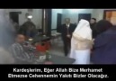 TUNUSTA BİR HOCA MEYHANEDEKİLERE İSLAMI TEBLİĞ EDİYOR