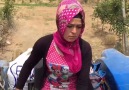 Türkmen Kızı Erkeklere Taş Çıkarır