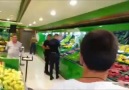 Tuzluçayır'da halk katilleri marketten kovdu