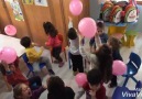 Uçan balonlar sınıfında eğlenceli dakikalar