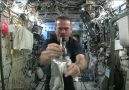 Uzay İstasyonunda El Bezini Islatınca Ne Olur?