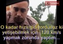 Vatandaş hızlı giden polisi uyarıyor.