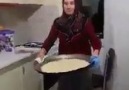 Video Künefe gösterisi yaparken emekleri boşa gitti.