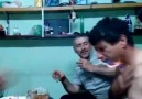 Vodkanın aleviyle kendini yakıyordu