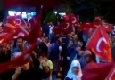 83 YAŞINDAKİ NESLİ TEYZE DEMOKRASİ NÖBETİNDE....