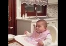 Yemek için çıldıran bebek :)