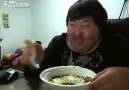 Yemek yerken nasıl keyif aldığını hayretle izlediğim Koreli... :)