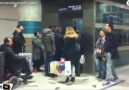 Yenikapı metrosunda engelliye 'duyarsız vatandaş' engeli
