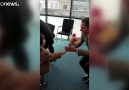 Yeni Zelandalı kadın çocuğuyla camiye özür dilemeye geldi!..
