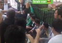 Yeşille beyaz sana yakışmaz bu alemin tek kralı var.