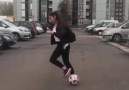 Yetenekli Kızın Sokakta Freestyle Performansı