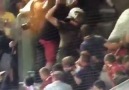 Yunan polisi Bayern taraftarını nazikçe uyarıyor (!)
