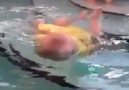 yuzme ögrenen bebek aman kalpten gitmeyin )so she learns how to swim )