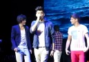 Zayn Oakland konserinde Moments solosuyla kalbimizi deldi geçti♥