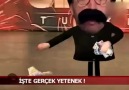 Adam yetenekli xD Sahada tiyatro yapıyo