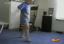 Aman be kedicik dikkat etsene yedin uçan tekmeyi