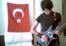 Elektro Gitar ile İstiklal Marşımızı Çalıyor