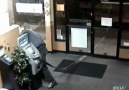 Hırsızlar ATM'yi çalıyorlar - Beğen paylas