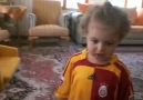 İŞTE EN KÜÇÜK GALATASARLI DİŞİ ASLANIMIZ :):) PAYLAŞ...