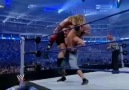 John Cena Edge ile Big Show'u kaldırıyor