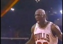 Michael Jordan Posterizes Alonzo Mourning !