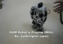 Müslümanlar yaparsa böyle yapar: NAMAZ KILAN ROBOT