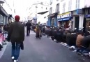 Paris'den Cuma Namazı Görüntüleri! Tıklım Tıklım