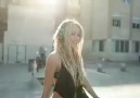 Shakira - Loca [HQ]
