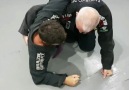 Defesa da Raspagem Meia Guarda Profunda... - Clube Carlson Gracie